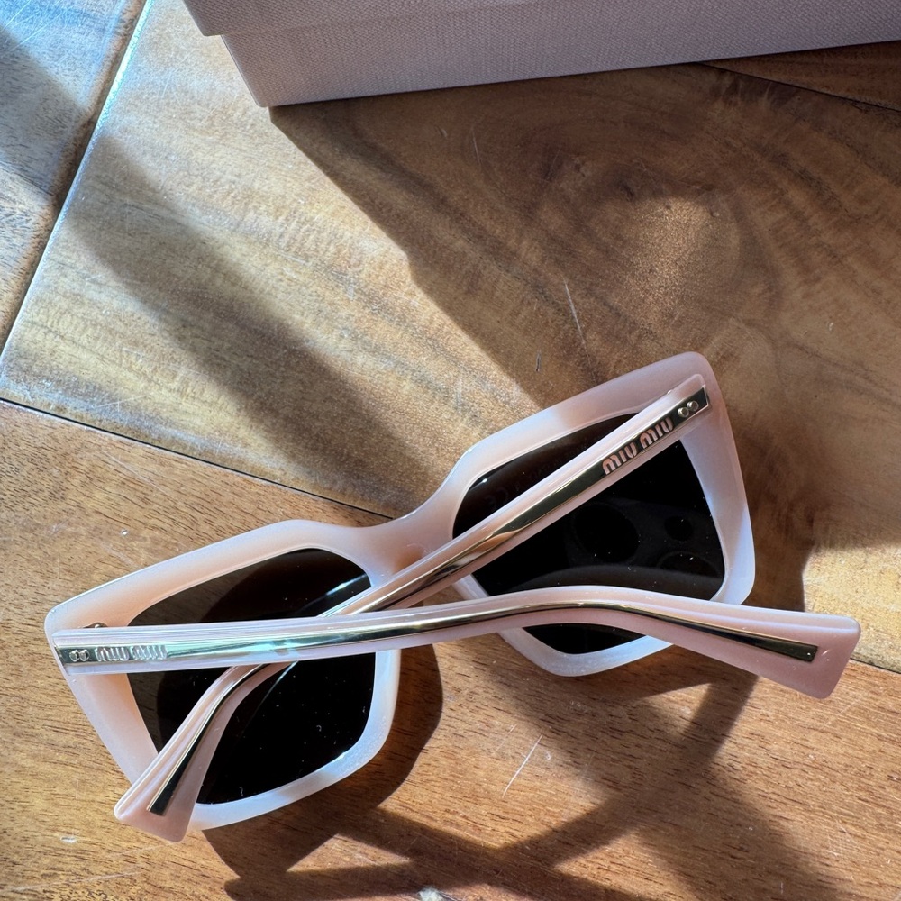 Miu Miu Blush Sunglasses made in Italy 
Model number SMU 02W - Picture 4 of 8